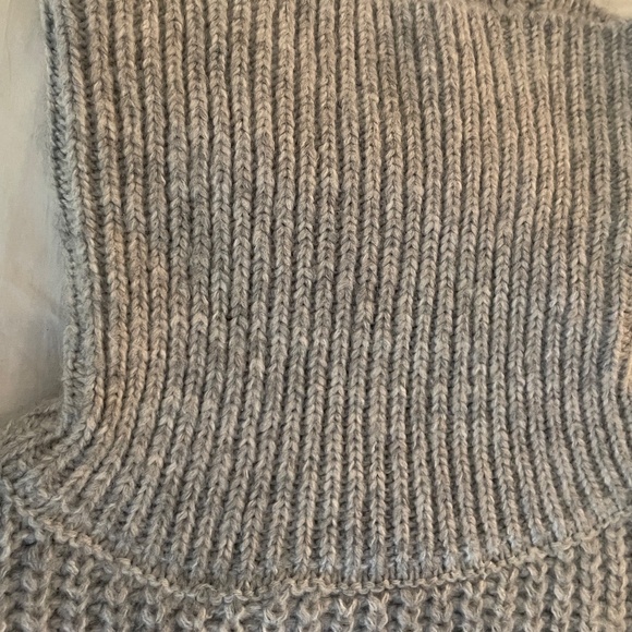 Snuggle-Ready in Style — Love Ellie Turtleneck Sweater - Picture 3 of 5